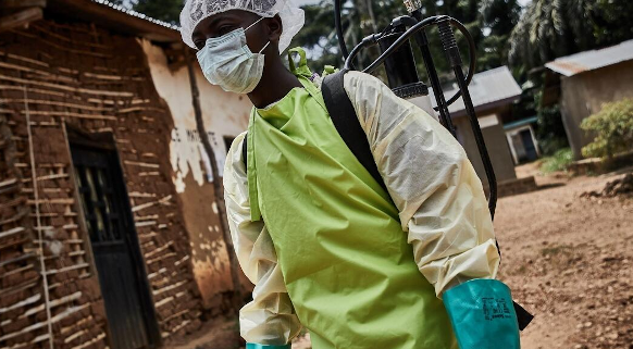 A healthcare worker at a Save the Children-supported health facility during the Ebola outbreak (DRC). Image credit: Hugh Kinsella Cunningham / Save the Children