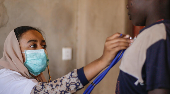 Dr Omnia conducts health screening in a religious school in Khartoum state, Sudan. Image credit: Mohammed Osman & Abubaker Garelnabei / Save the Children