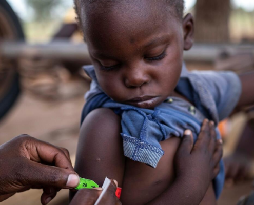 Tinashi* (4) is assessed during an Emergency Health Unit-supported nutrition survey in Zimbabwe. Image credit: Sacha Myers / Save the Children