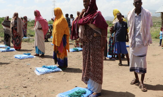 Ethiopian internally-displaced persons practicing social distancing while receiving shelter kits in a small rural village in the Erer district of the Somali Region, Ethiopia. Image credit: Seifu Asseged / Save the Children