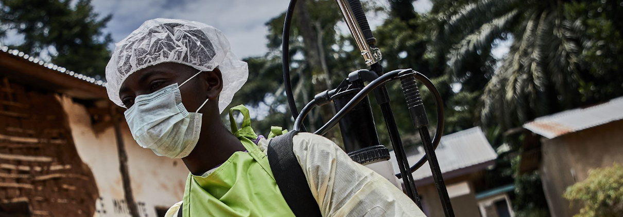 A healthcare worker at a Save the Children-supported health facility during the 2018 Ebola outbreak in the Democratic Republic of the Congo. Image credit: Hugh Kinsella Cunningham / Save the Children