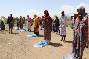 Internally displaced persons (IDPs) in Ethiopia practicing social distancing while receiving shelter kits from Save the Children. Image credit: Seifu Asseged / Save the Children