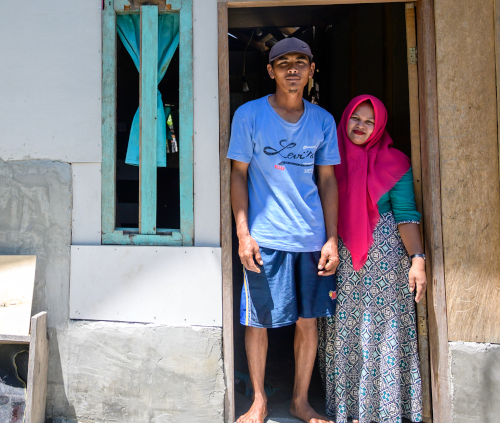 Eko (30) and Uchi (31) pose for a picture in their new house in Labean Village, Donggala, Central Sulawesi, Indonesia. Image credit: Hariandi Hafid / DEC