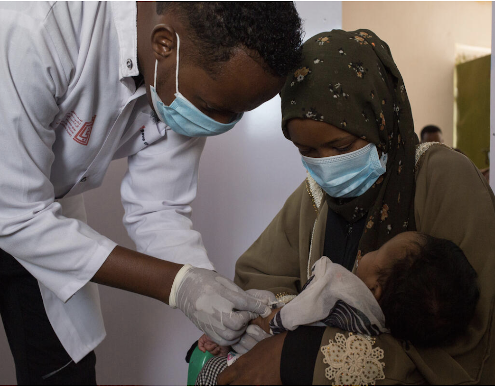 A health worker vaccinates a baby - MHC, Burao, Somalia. Image credit: Mustafa Saeed / Save the Children