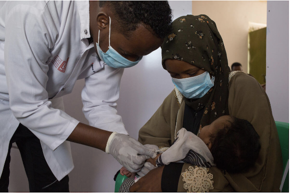 A health worker vaccinates a baby - MHC, Burao, Somalia. Image credit: Mustafa Saeed / Save the Children