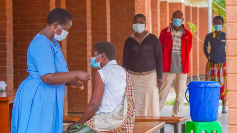 CH1621053_Mwanza community members receive a COVID-19 vaccine